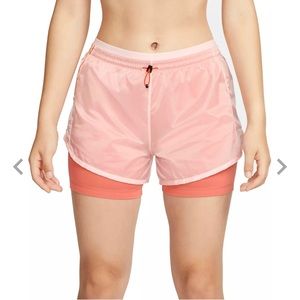 Nike Women's Icon Clash Tempo Luxe Mid-Rise Running Shorts Small